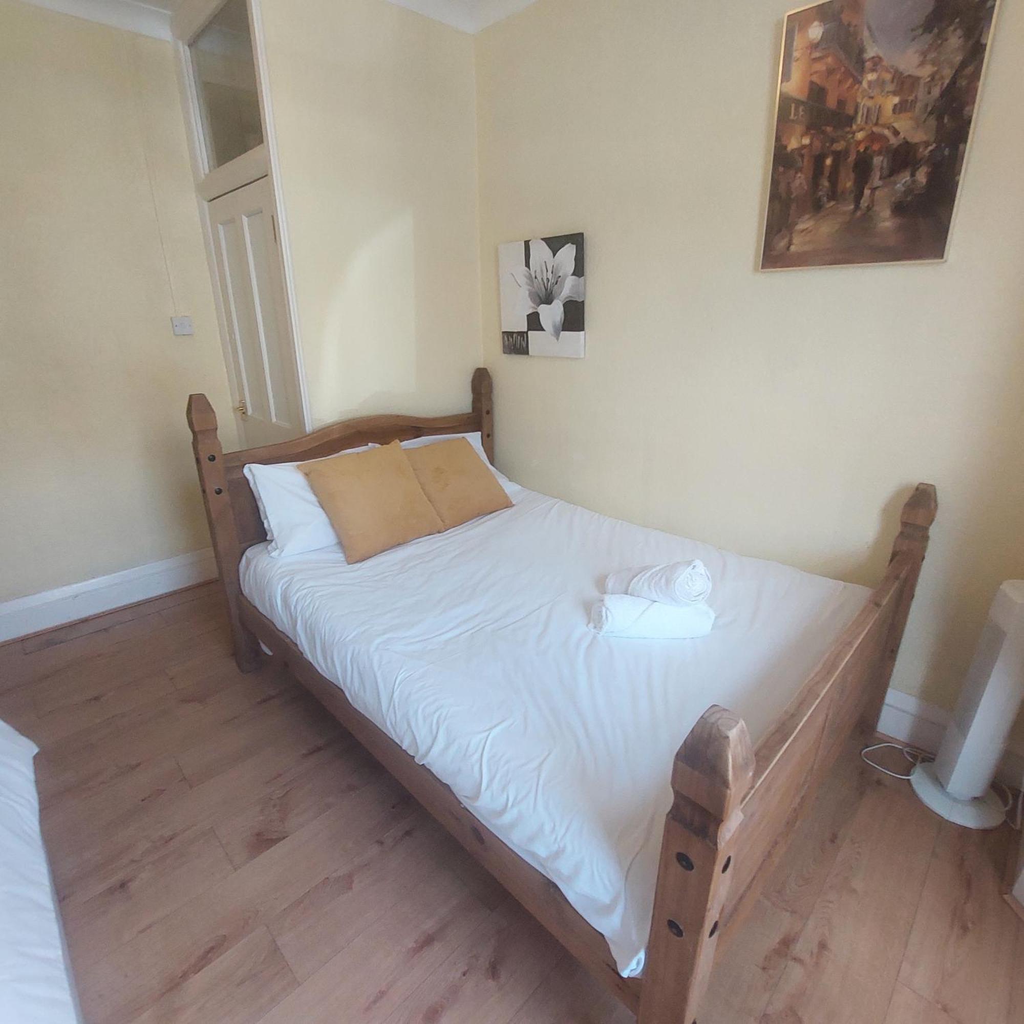 Apartment 2 Bedroom Apartment, Fortescue Road London